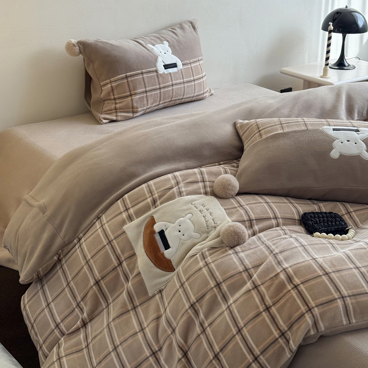 91家纺网 家纺一手货源 找家纺 （总）艾唯希家纺 2025新款超柔蒂芙尼卡通贴布绣工艺四件套牛奶绒-卡通系列