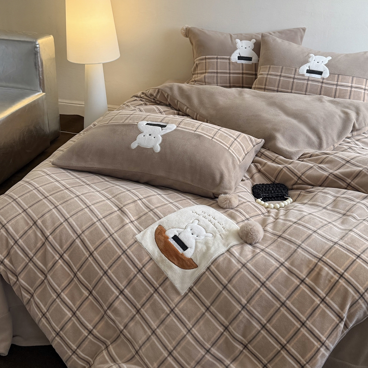 91家纺网 家纺一手货源 找家纺 （总）艾唯希家纺 2025新款超柔蒂芙尼卡通贴布绣工艺四件套牛奶绒-卡通系列