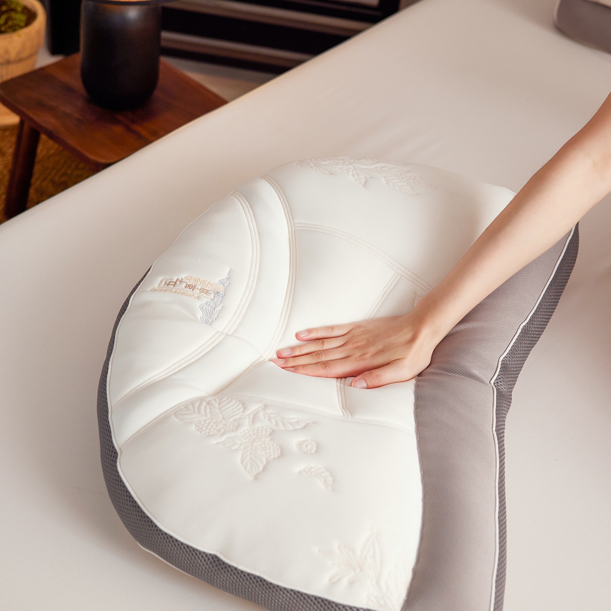 91家纺网 家纺一手货源 找家纺 （总）宇诺家纺 2025新款舒适亲肤五子草本枕头枕芯