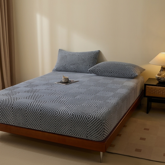 91家纺网 家纺一手货源 找家纺 欧邦 2025新款提花暖阳绒单床笠 苍穹蓝