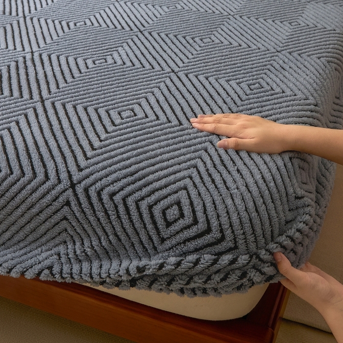 91家纺网 家纺一手货源 找家纺 欧邦 2025新款提花暖阳绒单床笠 苍穹蓝