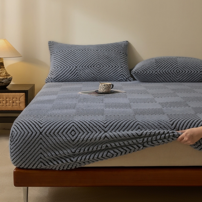 91家纺网 家纺一手货源 找家纺 欧邦 2025新款提花暖阳绒单床笠 苍穹蓝