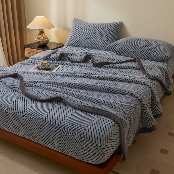 91家纺网 家纺一手货源 找家纺 欧邦 2025新款提花暖阳绒单床笠 苍穹蓝