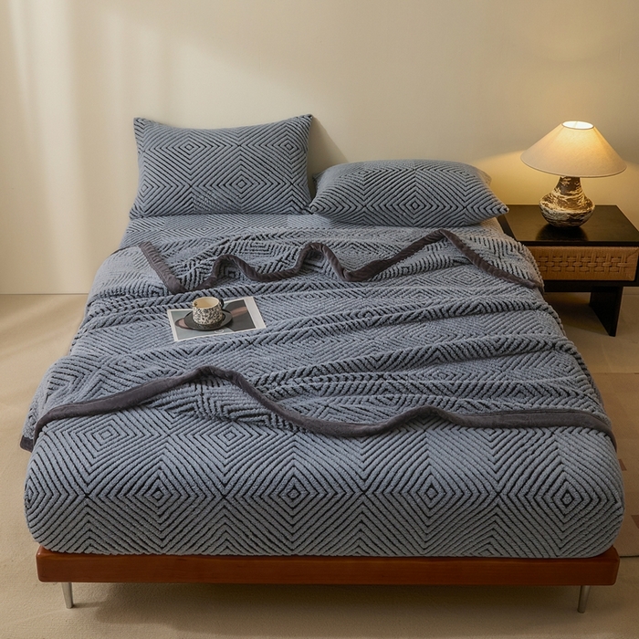 91家纺网 家纺一手货源 找家纺 欧邦 2025新款提花暖阳绒单床笠 苍穹蓝