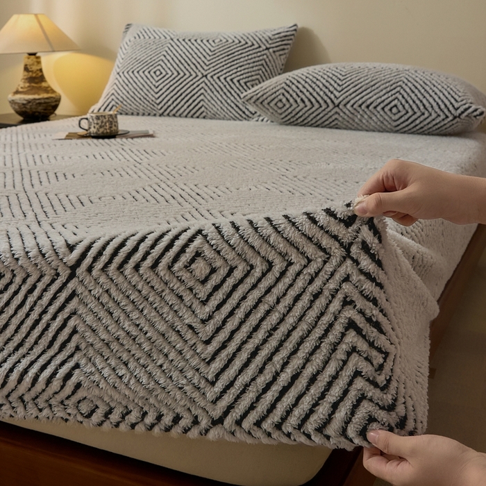 91家纺网 家纺一手货源 找家纺 欧邦 2025新款提花暖阳绒单床笠 初雪白