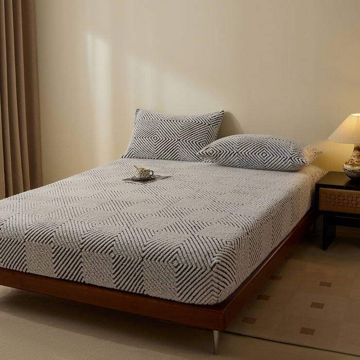 91家纺网 家纺一手货源 找家纺 欧邦 2025新款提花暖阳绒单床笠 初雪白