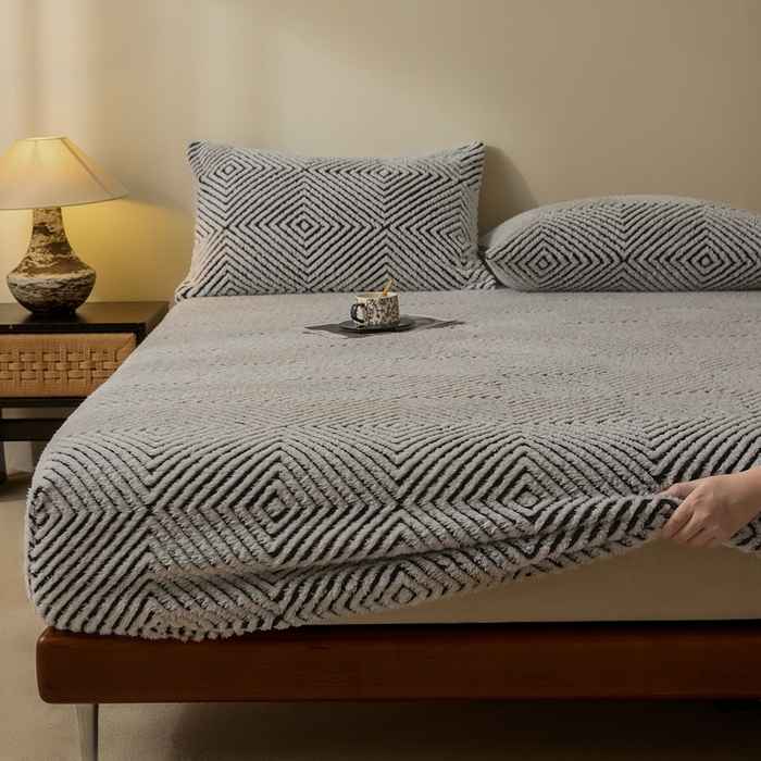 91家纺网 家纺一手货源 找家纺 欧邦 2025新款提花暖阳绒单床笠 初雪白