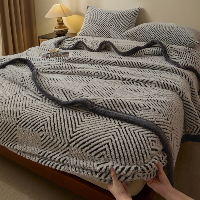 91家纺网 家纺一手货源 找家纺 欧邦 2025新款提花暖阳绒单床笠 初雪白