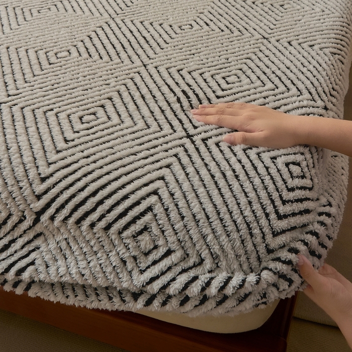 91家纺网 家纺一手货源 找家纺 欧邦 2025新款提花暖阳绒单床笠 初雪白