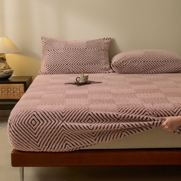 91家纺网 家纺一手货源 找家纺 欧邦 2025新款提花暖阳绒单床笠 海棠粉