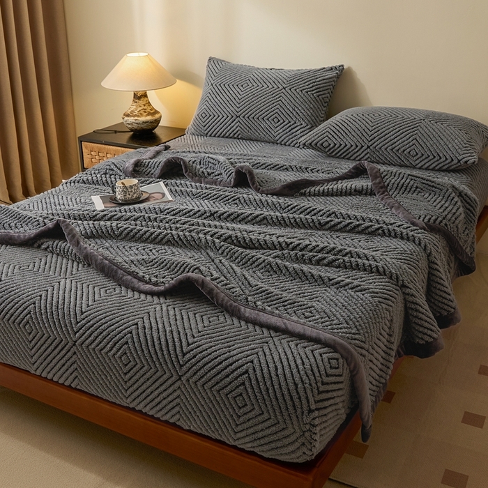 91家纺网 家纺一手货源 找家纺 欧邦 2025新款提花暖阳绒单床笠 慕斯灰