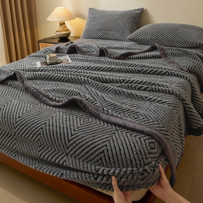 91家纺网 家纺一手货源 找家纺 欧邦 2025新款提花暖阳绒单床笠 慕斯灰