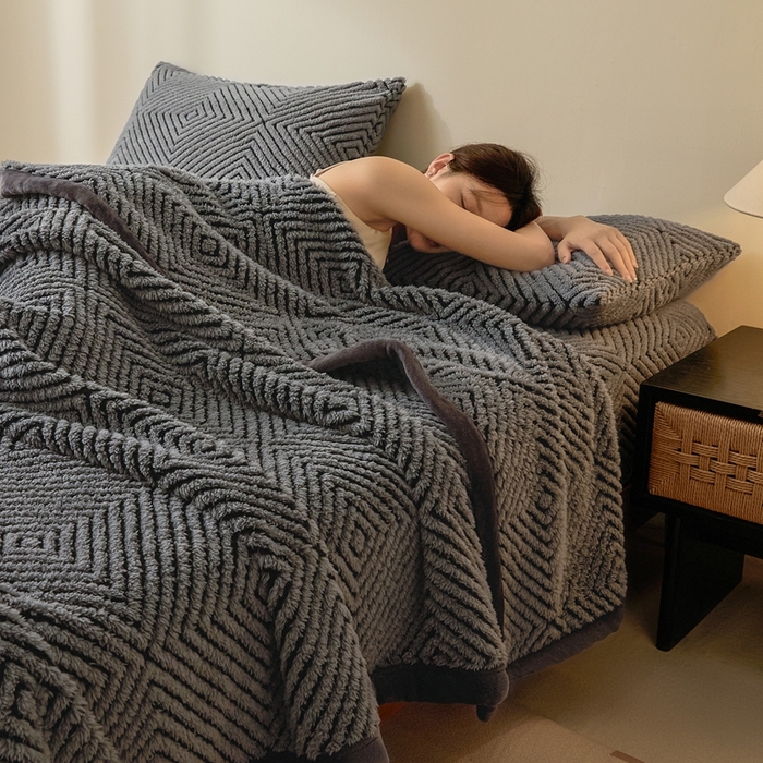 91家纺网 家纺一手货源 找家纺 欧邦 2025新款提花暖阳绒单床笠 慕斯灰