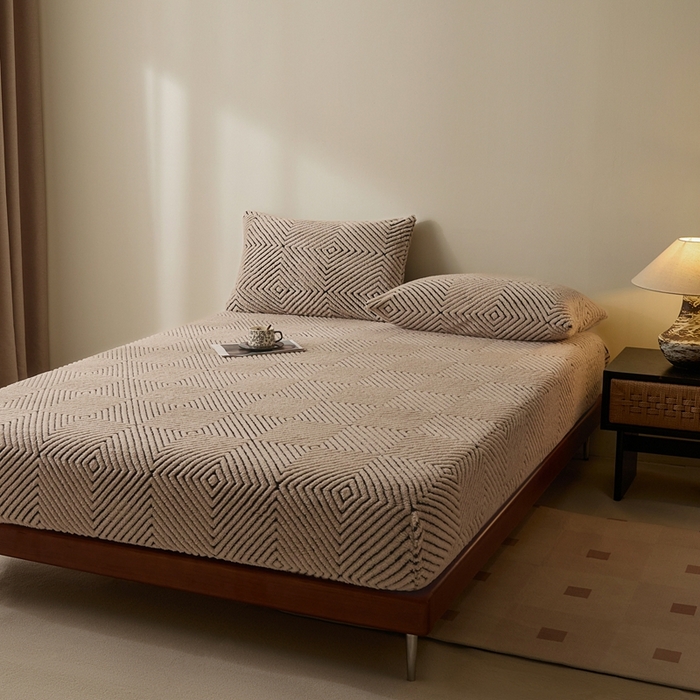 91家纺网 家纺一手货源 找家纺 欧邦 2025新款提花暖阳绒单床笠 檀木咖