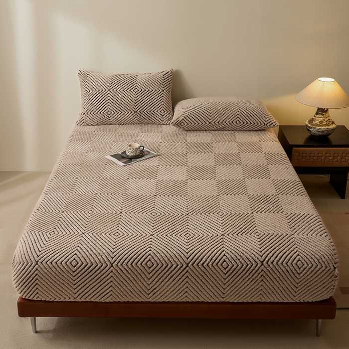 91家纺网 家纺一手货源 找家纺 欧邦 2025新款提花暖阳绒单床笠 檀木咖