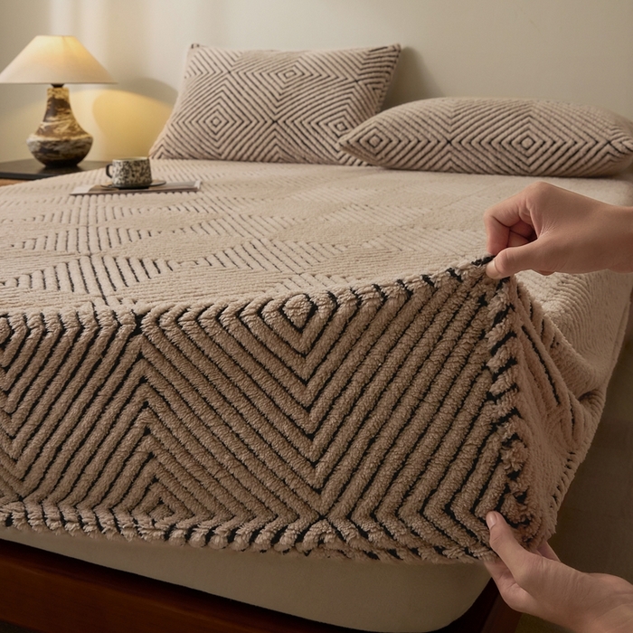 91家纺网 家纺一手货源 找家纺 欧邦 2025新款提花暖阳绒单床笠 檀木咖