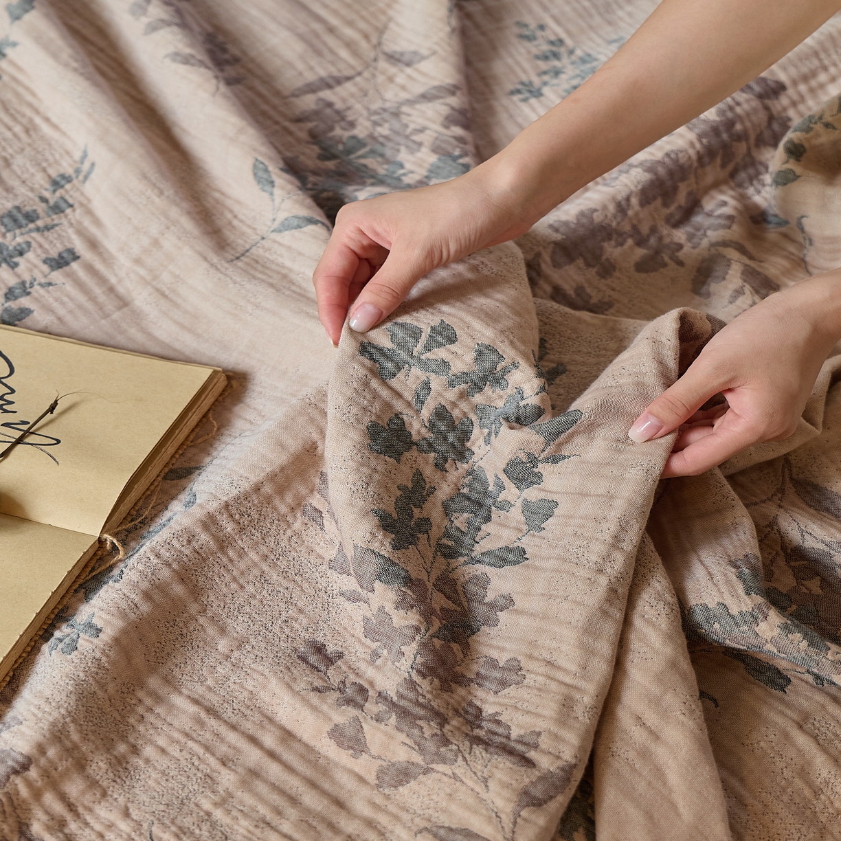 91家纺网 家纺一手货源 找家纺 沐瑟家纺 2025新款四层纱布全棉流苏毯子纱布床盖毛巾被纯棉棉纱夏凉被午睡盖毯 雾屿