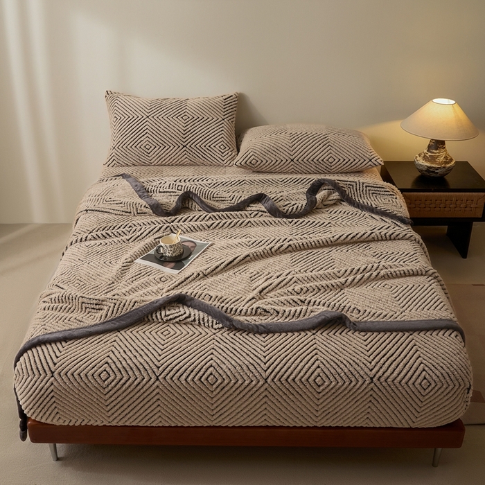 91家纺网 家纺一手货源 找家纺 欧邦 2025新款提花暖阳绒单床笠 檀木咖