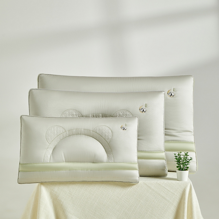 91家纺网 家纺一手货源 找家纺 宇诺家纺 2025新款竹熊胖哒枕头枕芯 竹熊胖哒枕900g