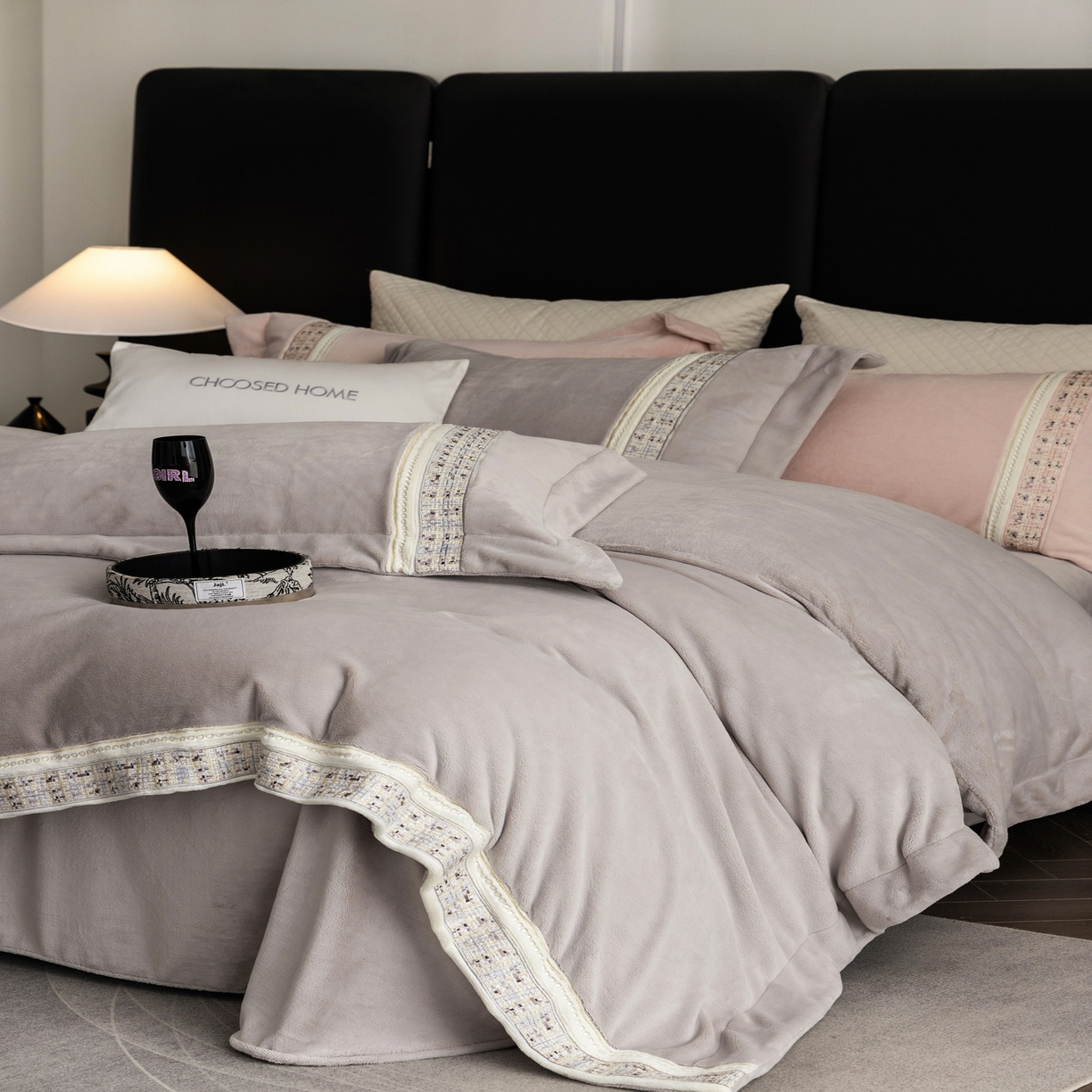 初拾 2025新款230g牛奶绒“小香风”四件套—星河小香 星河小香-奥黛丽灰