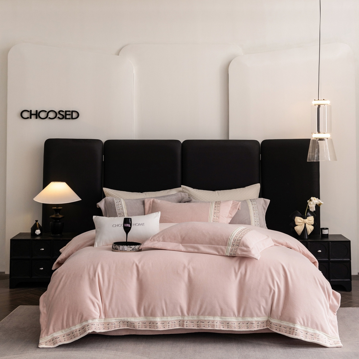 91家纺网 家纺一手货源 找家纺 初拾 2025新款230g牛奶绒“小香风”四件套—星河小香 星河小香-CoCo粉