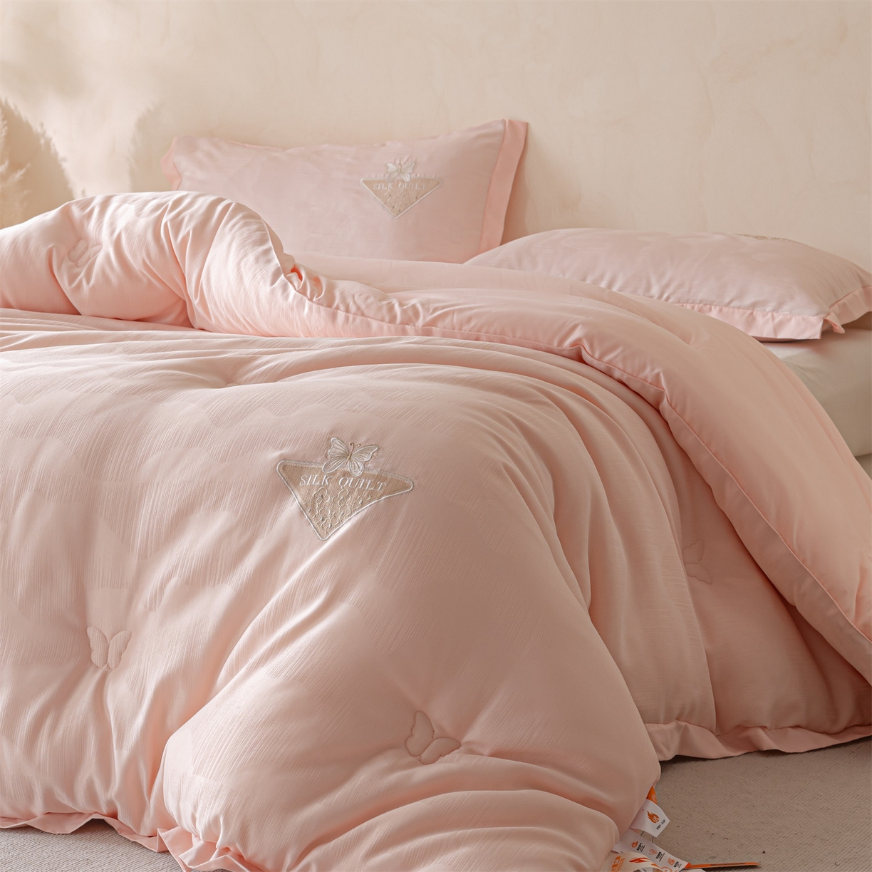 梵克保罗 2025新款A类提花蝴蝶刺绣飞边冬被被子被芯 粉色