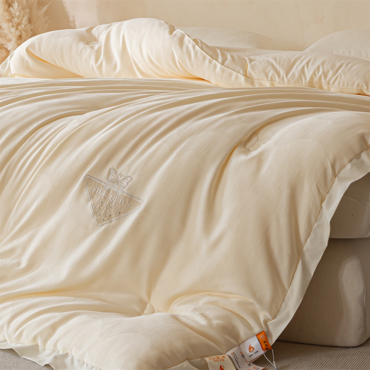 91家纺网 家纺一手货源 找家纺 （总）梵克保罗 2025新款A类提花蝴蝶刺绣飞边冬被被子被芯