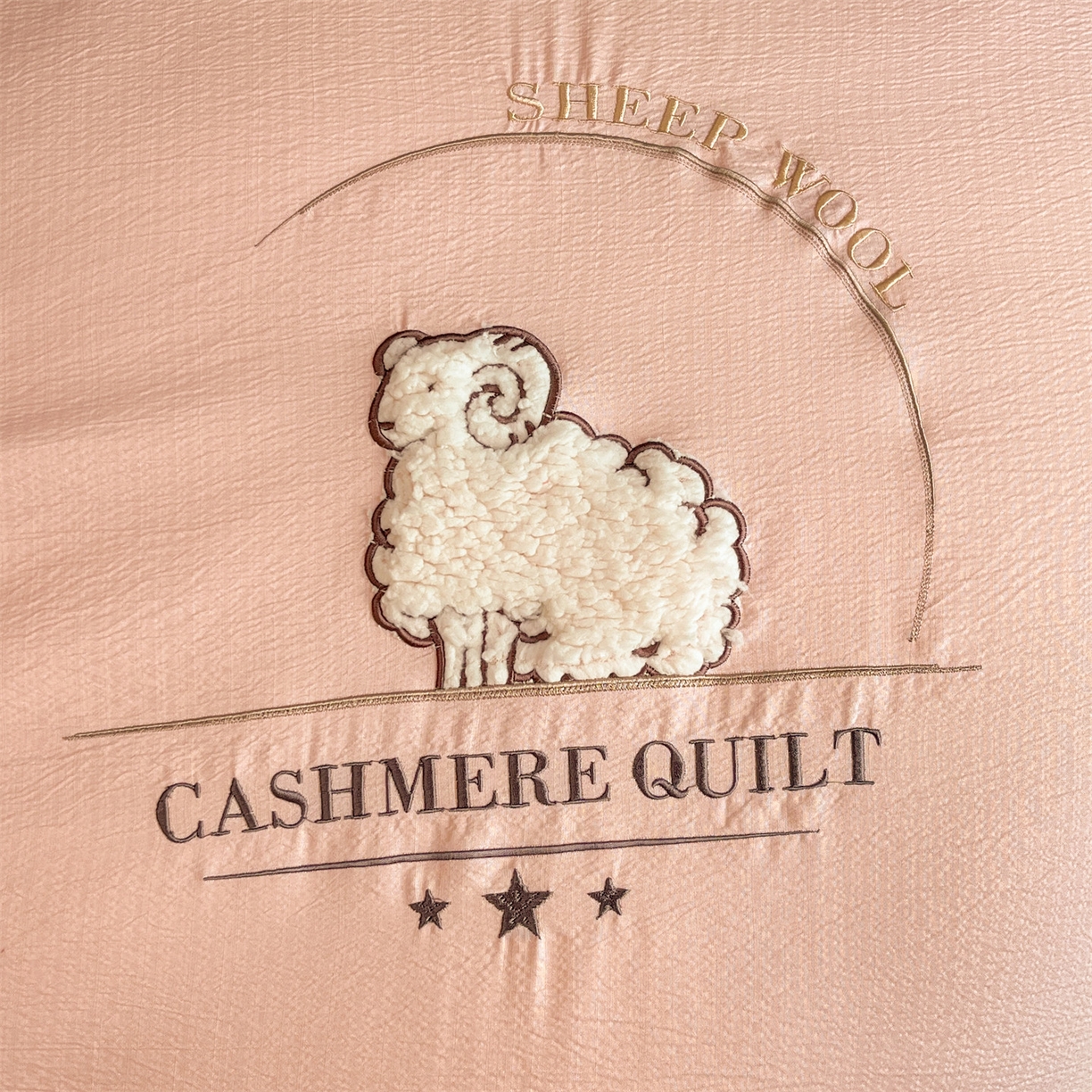 91家纺网 家纺一手货源 找家纺 梵克保罗 2025新款冬日暖阳绣花羊毛秋冬被冬被跨境外贸 绣花-粉