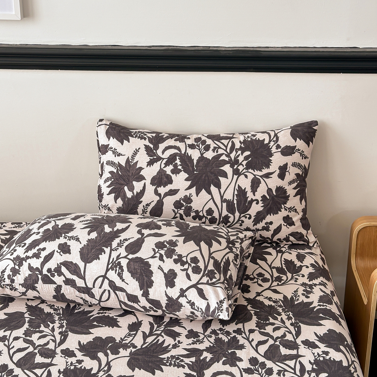 91家纺网 家纺一手货源 找家纺 梦嘉居 2025新款加厚亚麻皱皱纱床笠单床笠枕套床笠单品 扶桑花