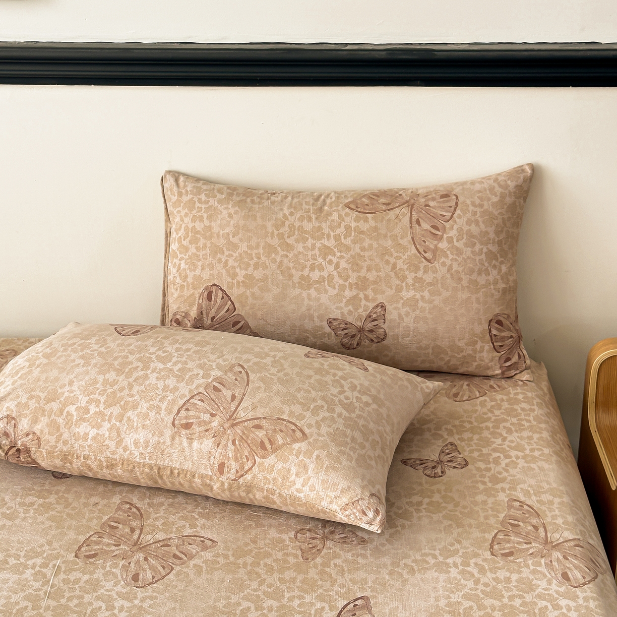 91家纺网 家纺一手货源 找家纺 梦嘉居 2025新款加厚亚麻皱皱纱床笠单床笠枕套床笠单品 蝶恋花