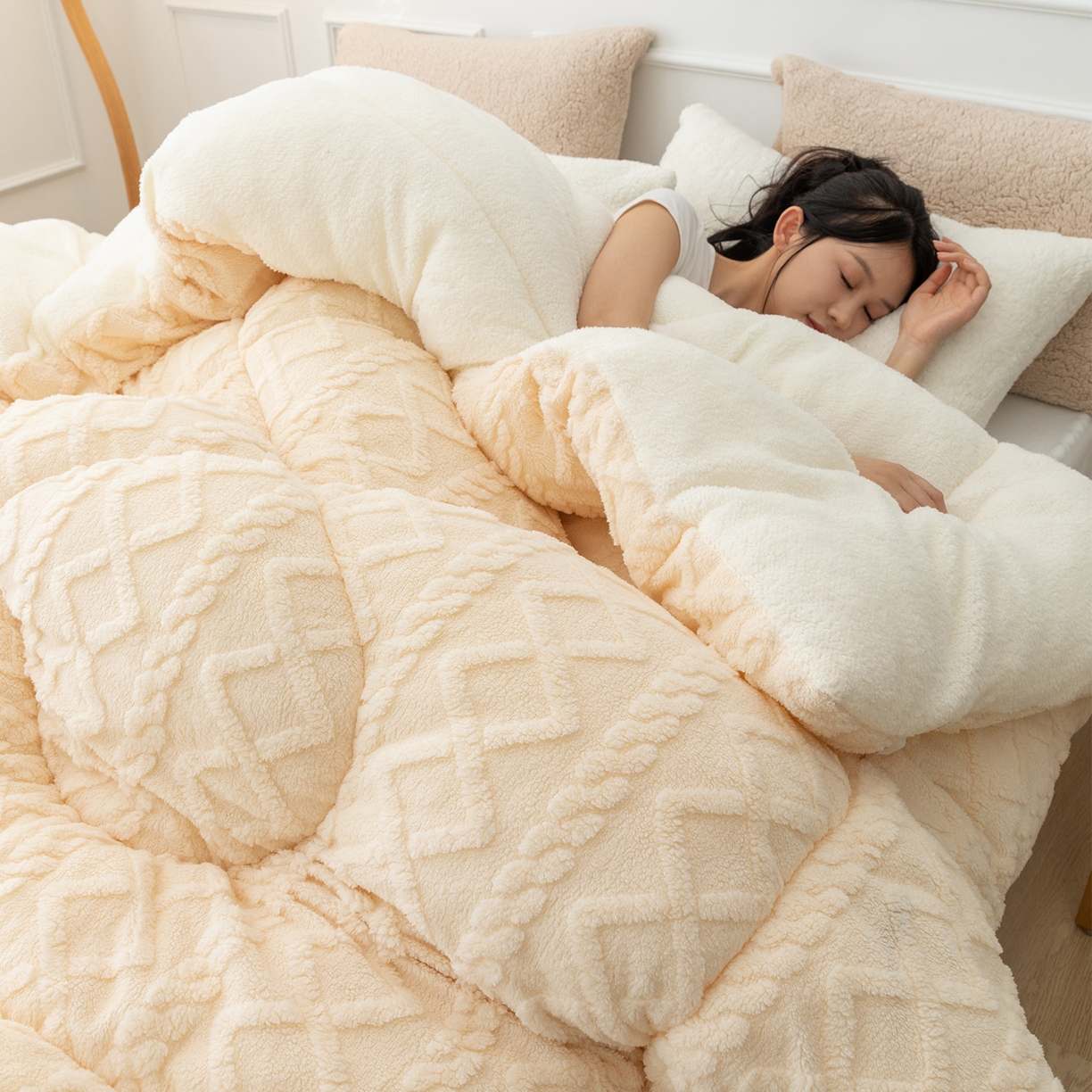 91家纺网 家纺一手货源 找家纺 （总）悦织湾家纺 2025暖绒冬季被子A面雪花绒牛奶绒塔芙绒B面羊羔绒加厚速暖2025新款跨境出口外贸电商热销款可定做