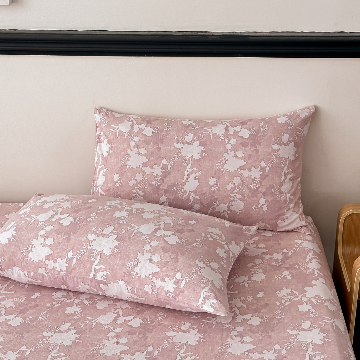 91家纺网 家纺一手货源 找家纺 梦嘉居 2025新款加厚亚麻皱皱纱床笠单床笠枕套床笠单品 风铃草