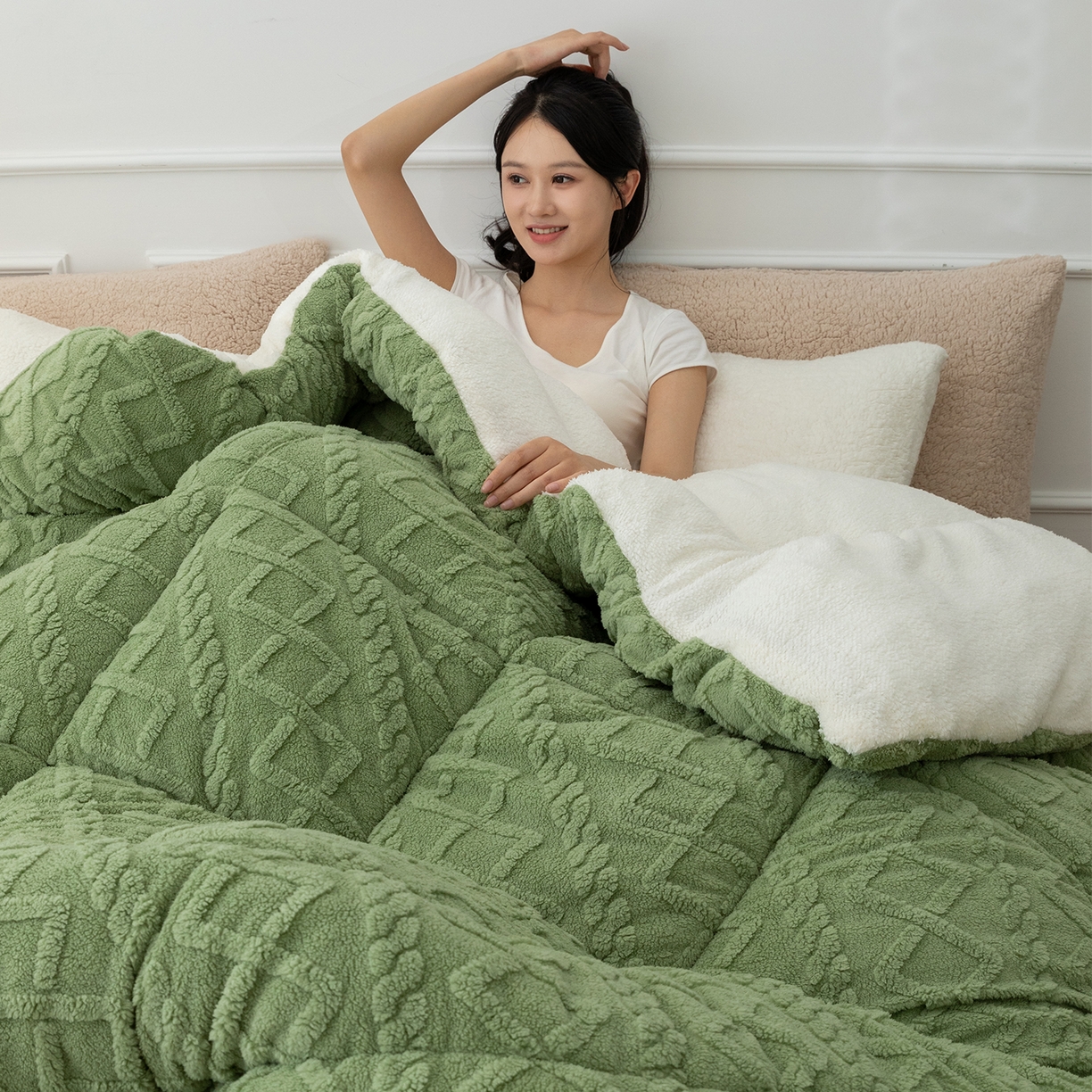 91家纺网 家纺一手货源 找家纺 （总）悦织湾家纺 2025暖绒冬季被子A面雪花绒牛奶绒塔芙绒B面羊羔绒加厚速暖2025新款跨境出口外贸电商热销款可定做