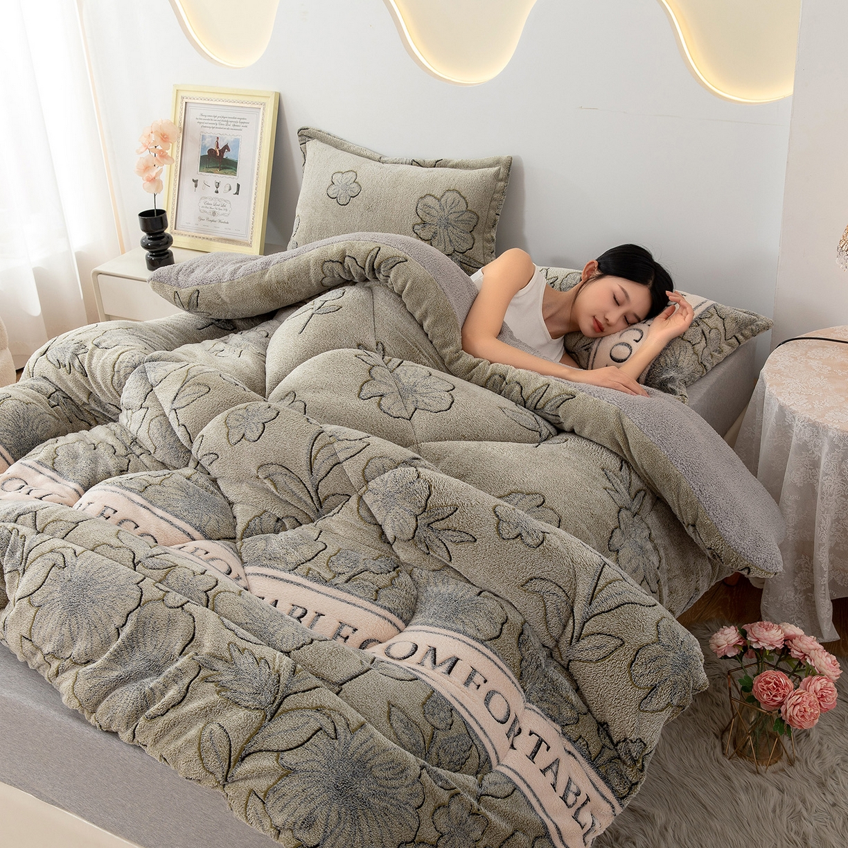 91家纺网 家纺一手货源 找家纺 （总）悦织湾家纺 2025暖绒冬季被子A面雪花绒牛奶绒塔芙绒B面羊羔绒加厚速暖2025新款跨境出口外贸电商热销款可定做