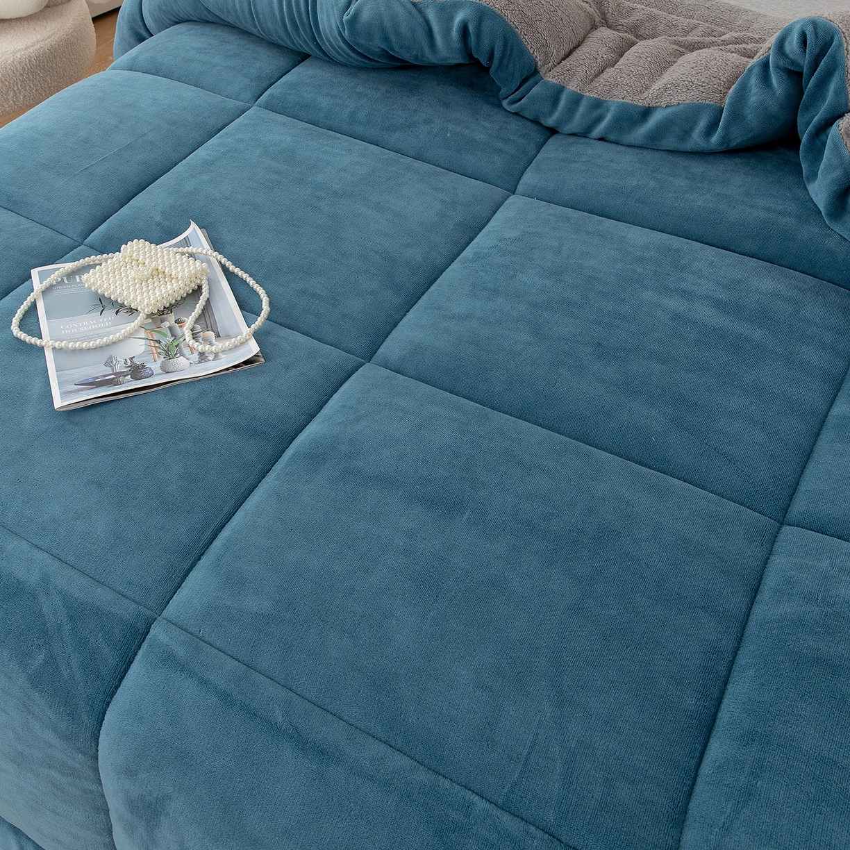 91家纺网 家纺一手货源 找家纺 悦织湾家纺 2025暖绒冬季被子A面雪花绒牛奶绒塔芙绒B面羊羔绒加厚速暖2025新款跨境出口外贸电商热销款可定做 牛奶绒被子蓝