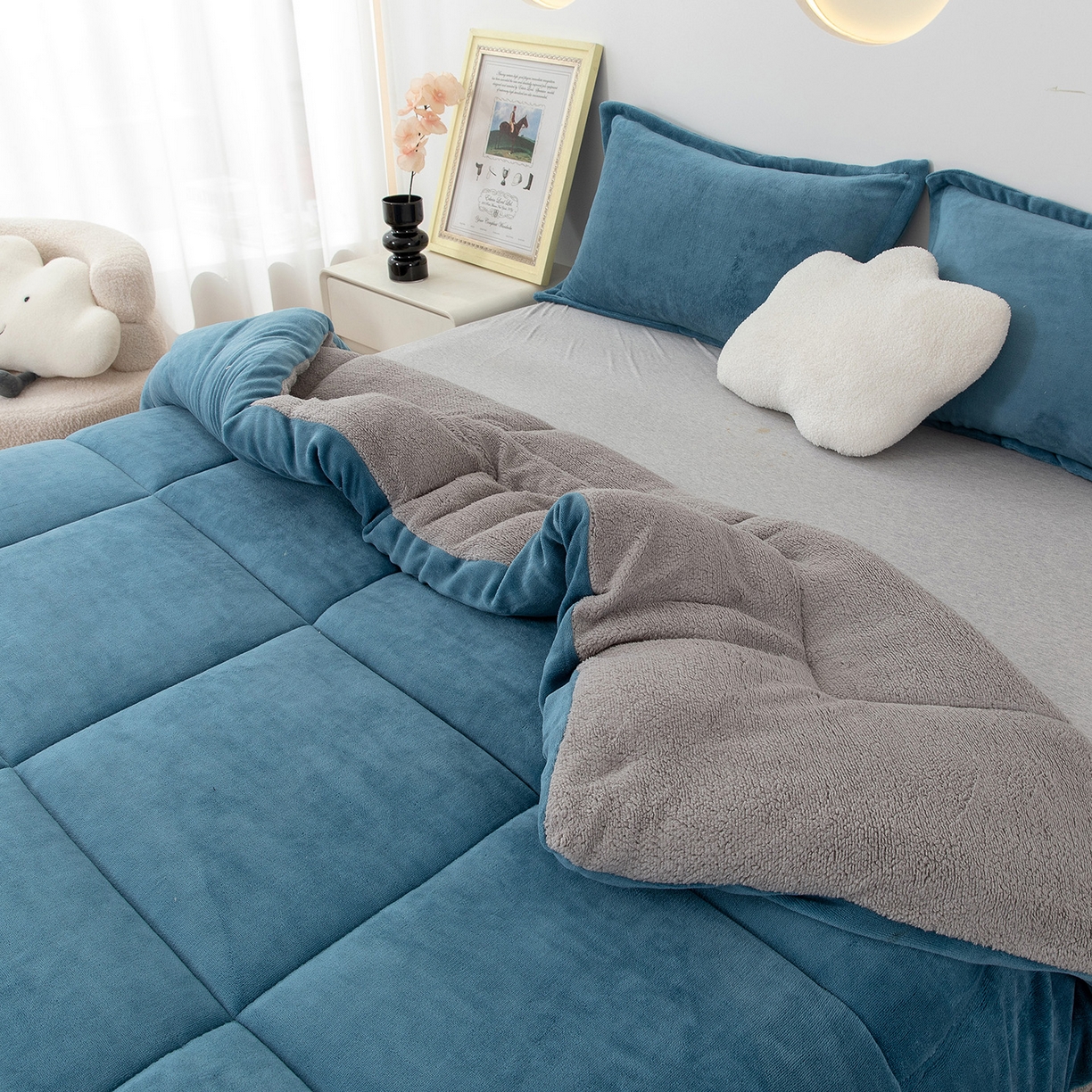 91家纺网 家纺一手货源 找家纺 悦织湾家纺 2025暖绒冬季被子A面雪花绒牛奶绒塔芙绒B面羊羔绒加厚速暖2025新款跨境出口外贸电商热销款可定做 牛奶绒被子蓝