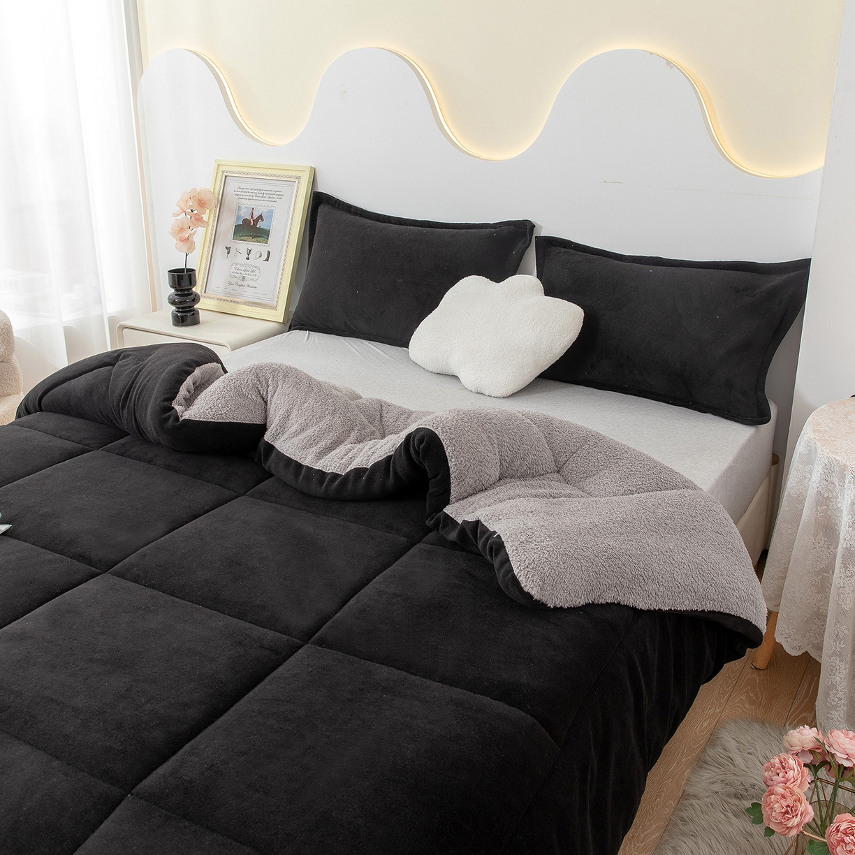 91家纺网 家纺一手货源 找家纺 悦织湾家纺 2025暖绒冬季被子A面雪花绒牛奶绒塔芙绒B面羊羔绒加厚速暖2025新款跨境出口外贸电商热销款可定做 牛奶绒被子黑