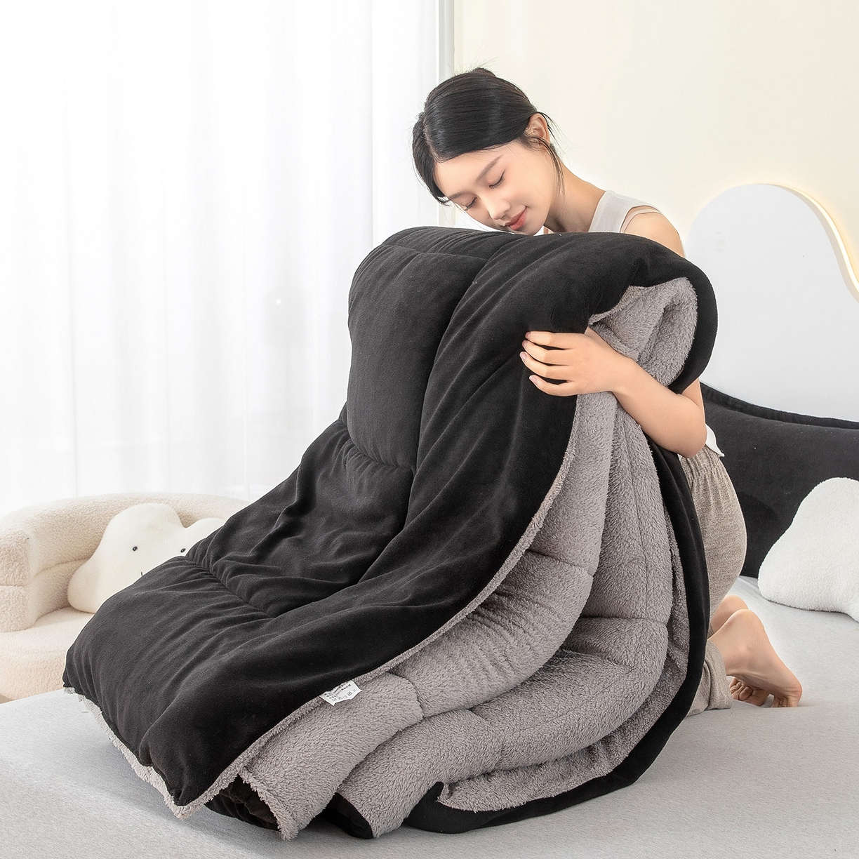 91家纺网 家纺一手货源 找家纺 悦织湾家纺 2025暖绒冬季被子A面雪花绒牛奶绒塔芙绒B面羊羔绒加厚速暖2025新款跨境出口外贸电商热销款可定做 牛奶绒被子黑