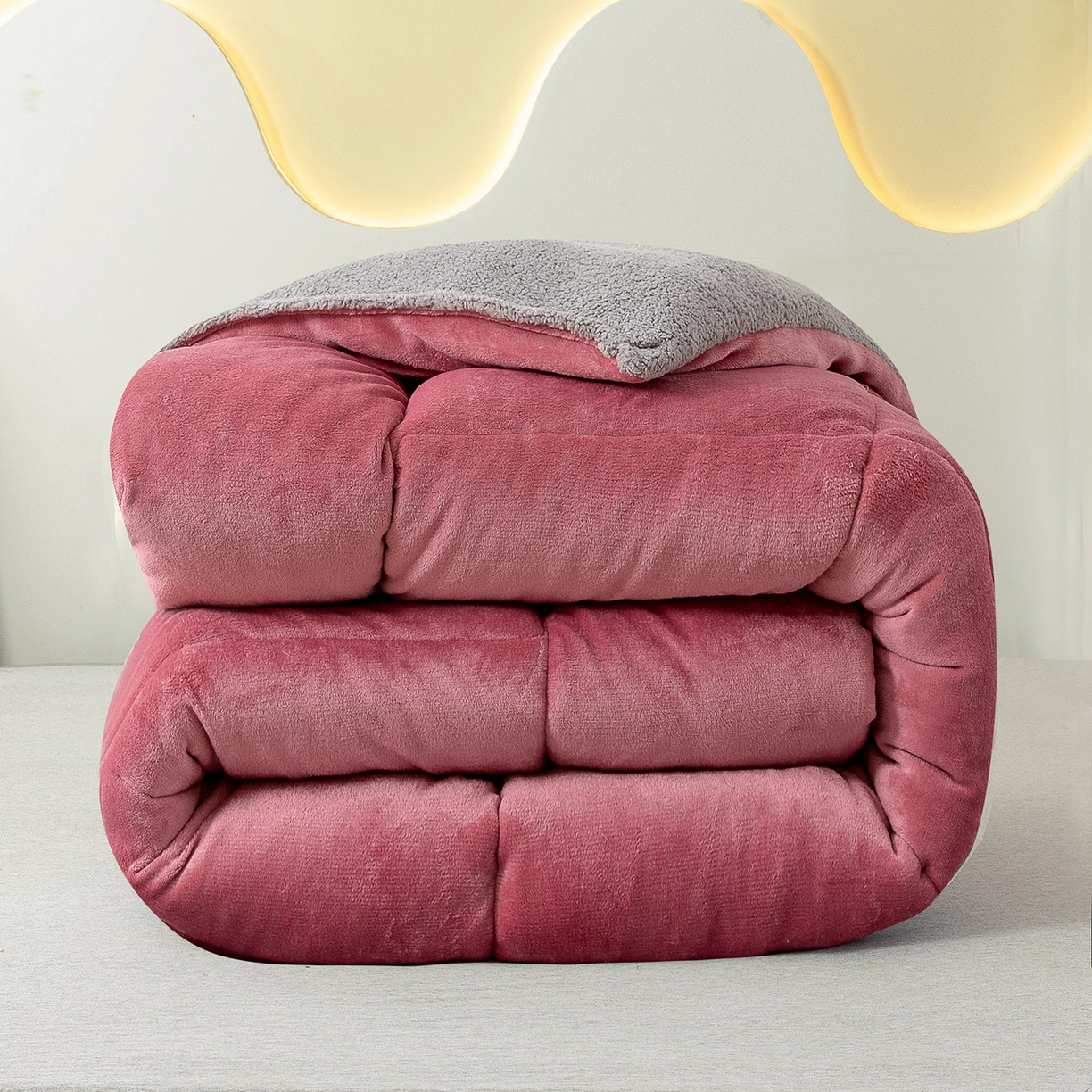 91家纺网 家纺一手货源 找家纺 悦织湾家纺 2025暖绒冬季被子A面雪花绒牛奶绒塔芙绒B面羊羔绒加厚速暖2025新款跨境出口外贸电商热销款可定做 牛奶绒被子红