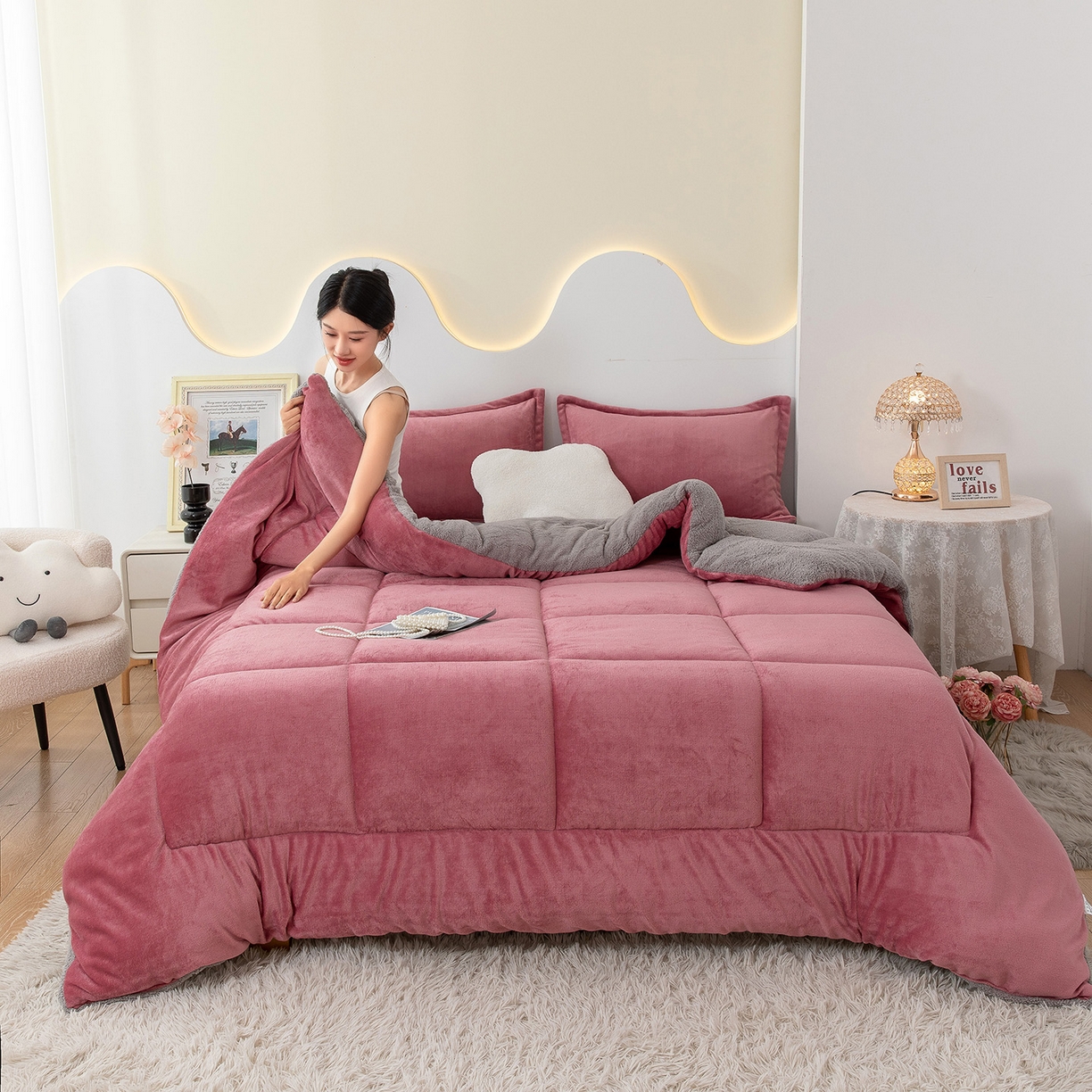 91家纺网 家纺一手货源 找家纺 悦织湾家纺 2025暖绒冬季被子A面雪花绒牛奶绒塔芙绒B面羊羔绒加厚速暖2025新款跨境出口外贸电商热销款可定做 牛奶绒被子红