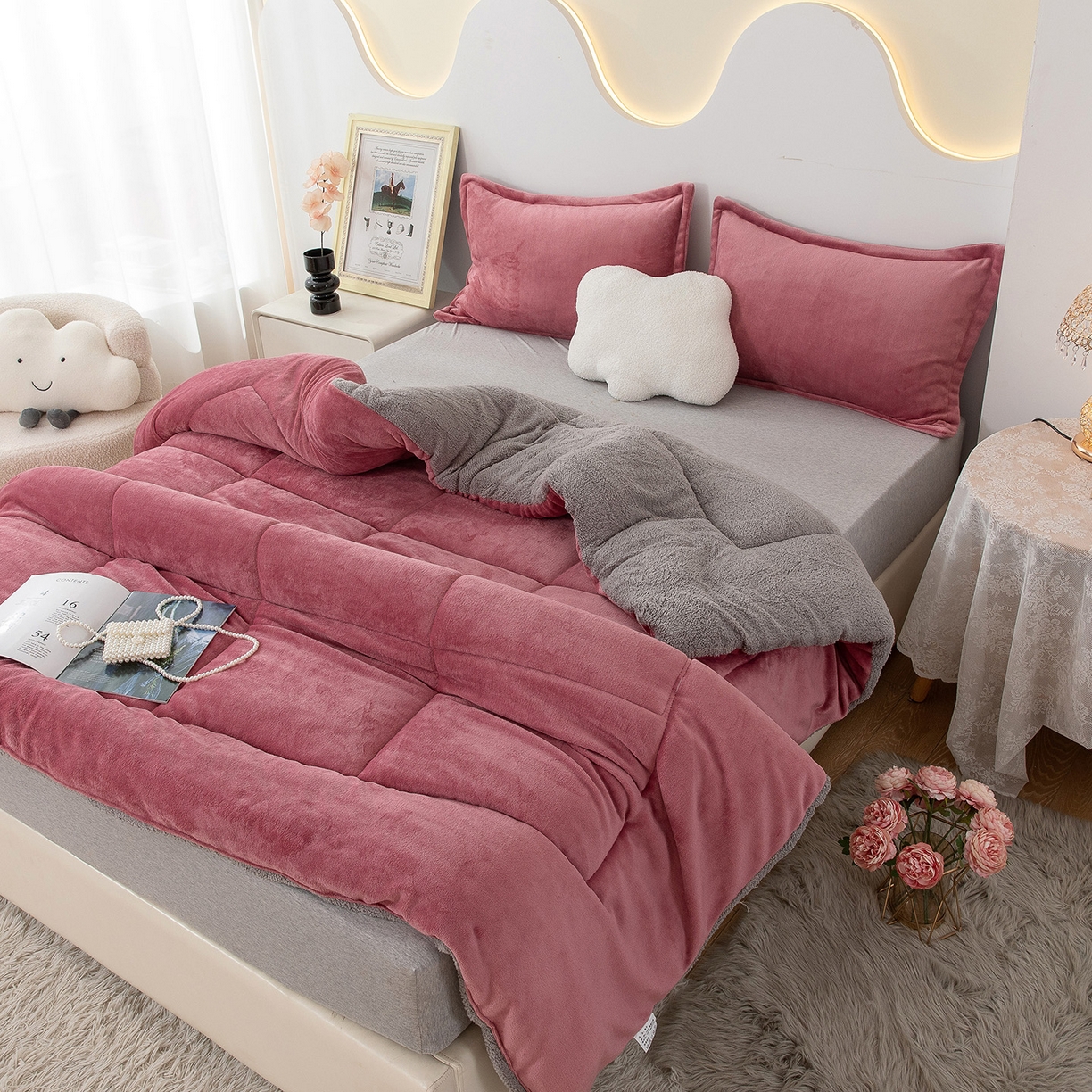 91家纺网 家纺一手货源 找家纺 悦织湾家纺 2025暖绒冬季被子A面雪花绒牛奶绒塔芙绒B面羊羔绒加厚速暖2025新款跨境出口外贸电商热销款可定做 牛奶绒被子红