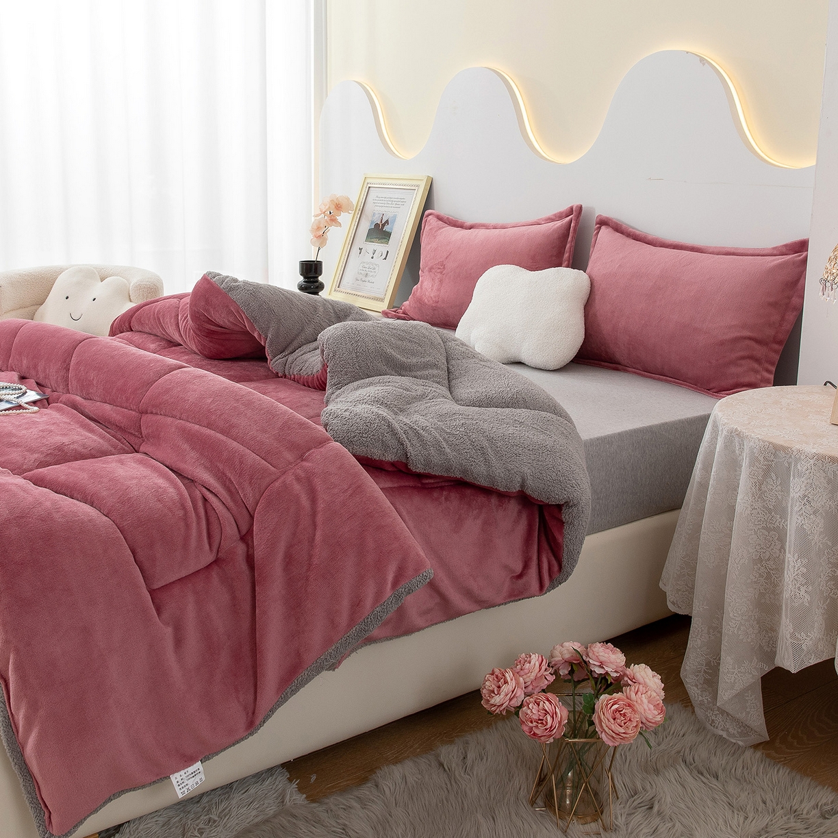 91家纺网 家纺一手货源 找家纺 悦织湾家纺 2025暖绒冬季被子A面雪花绒牛奶绒塔芙绒B面羊羔绒加厚速暖2025新款跨境出口外贸电商热销款可定做 牛奶绒被子红