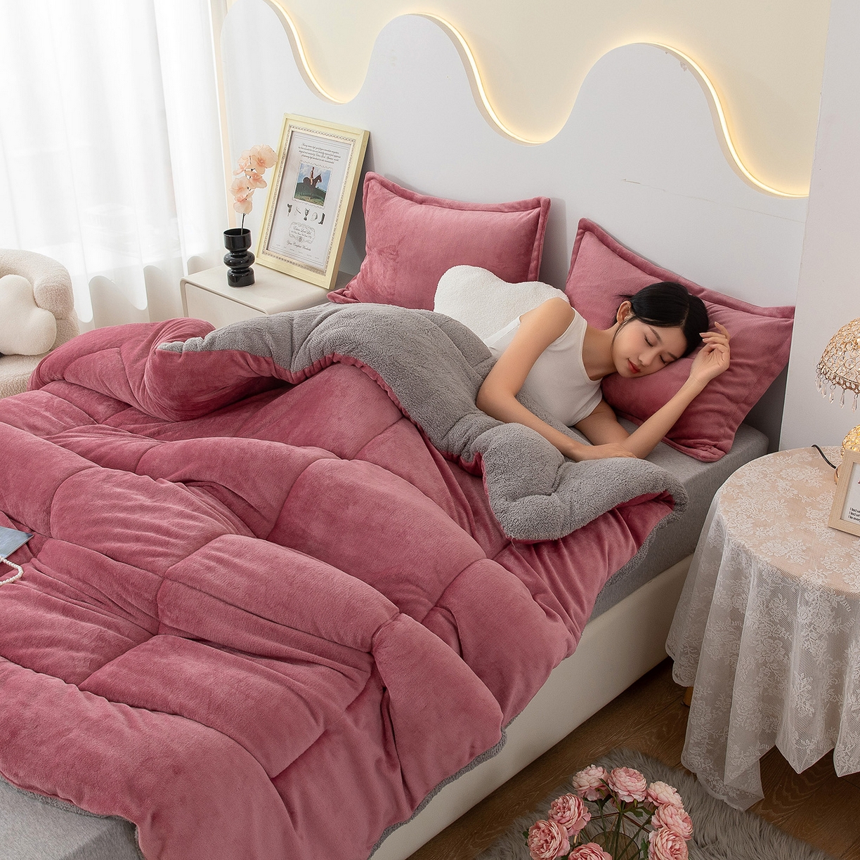 91家纺网 家纺一手货源 找家纺 悦织湾家纺 2025暖绒冬季被子A面雪花绒牛奶绒塔芙绒B面羊羔绒加厚速暖2025新款跨境出口外贸电商热销款可定做 牛奶绒被子红