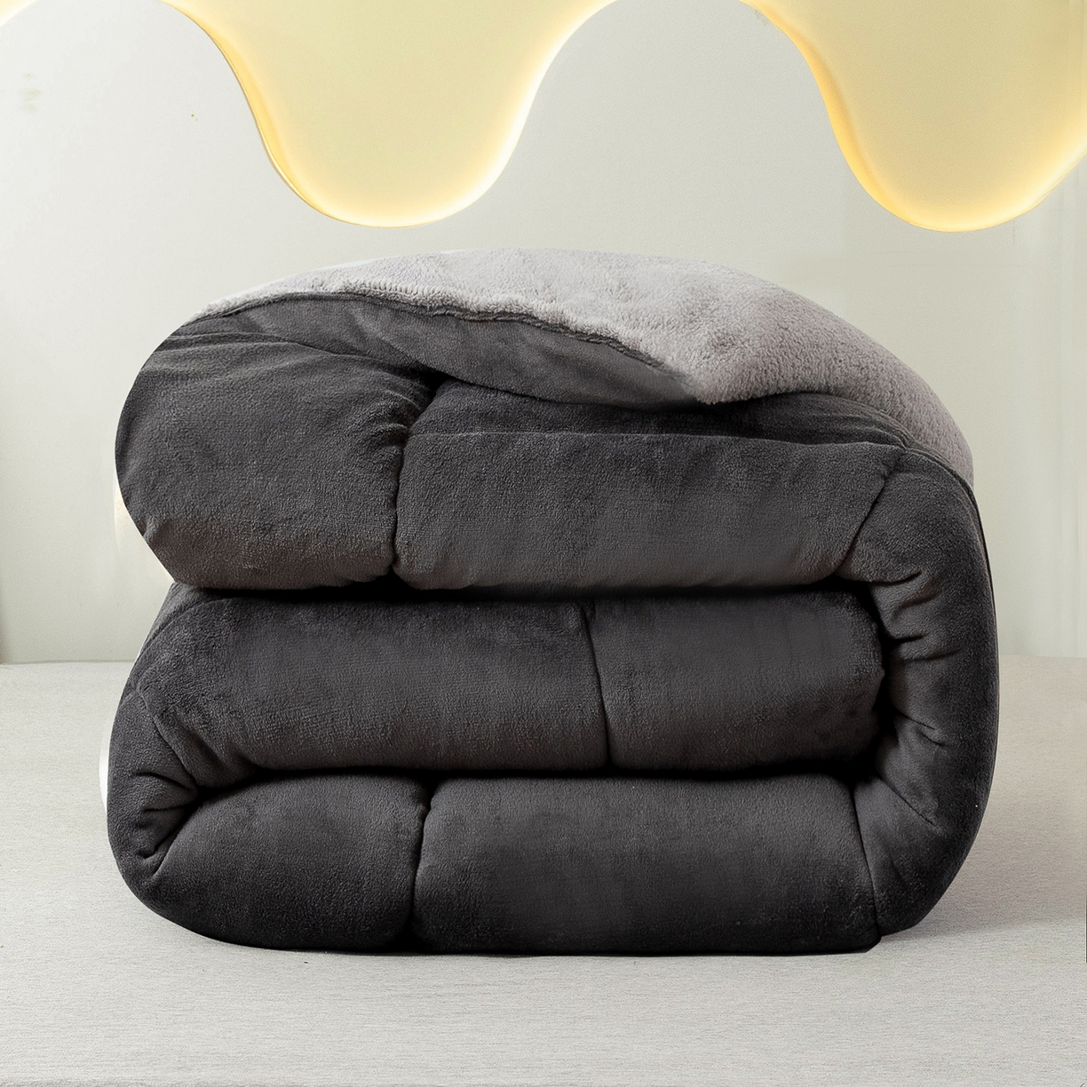 91家纺网 家纺一手货源 找家纺 悦织湾家纺 2025暖绒冬季被子A面雪花绒牛奶绒塔芙绒B面羊羔绒加厚速暖2025新款跨境出口外贸电商热销款可定做 牛奶绒被子灰