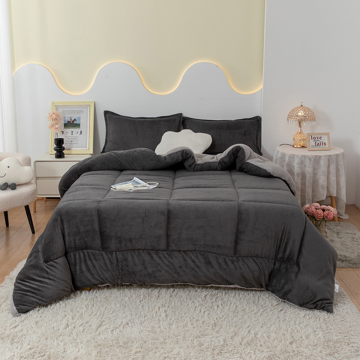 91家纺网 家纺一手货源 找家纺 悦织湾家纺 2025暖绒冬季被子A面雪花绒牛奶绒塔芙绒B面羊羔绒加厚速暖2025新款跨境出口外贸电商热销款可定做 牛奶绒被子灰