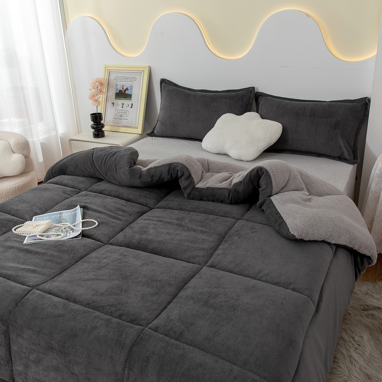 91家纺网 家纺一手货源 找家纺 悦织湾家纺 2025暖绒冬季被子A面雪花绒牛奶绒塔芙绒B面羊羔绒加厚速暖2025新款跨境出口外贸电商热销款可定做 牛奶绒被子灰