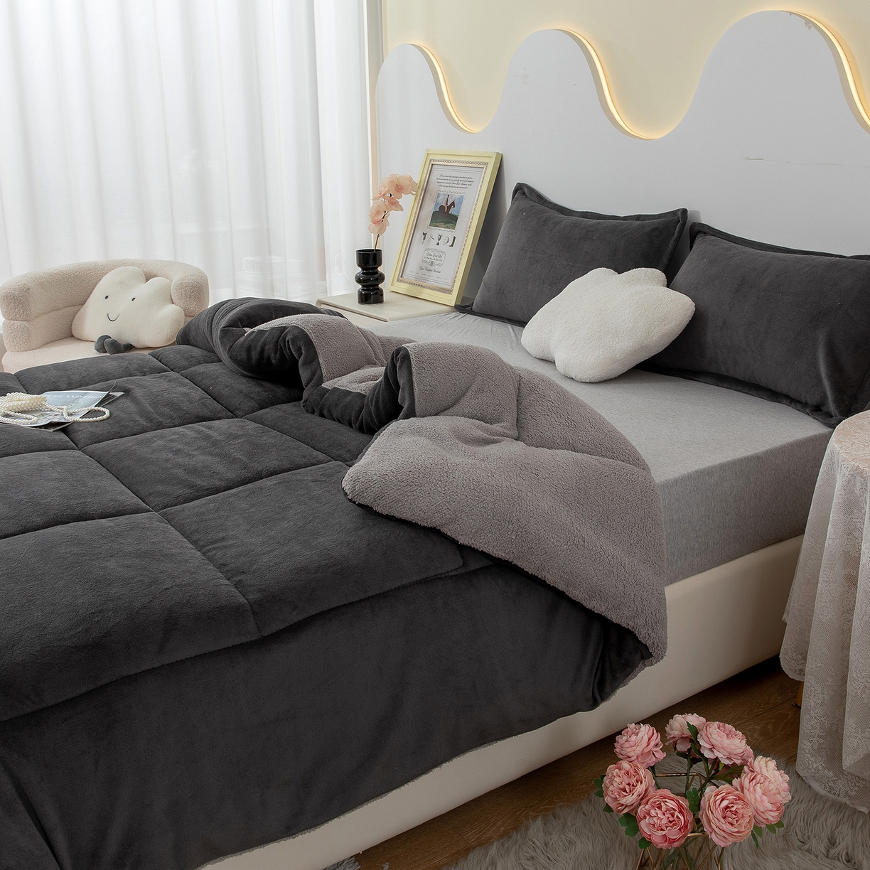 91家纺网 家纺一手货源 找家纺 悦织湾家纺 2025暖绒冬季被子A面雪花绒牛奶绒塔芙绒B面羊羔绒加厚速暖2025新款跨境出口外贸电商热销款可定做 牛奶绒被子灰