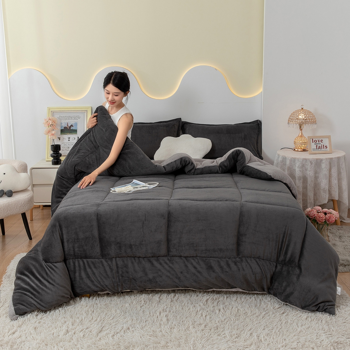 91家纺网 家纺一手货源 找家纺 悦织湾家纺 2025暖绒冬季被子A面雪花绒牛奶绒塔芙绒B面羊羔绒加厚速暖2025新款跨境出口外贸电商热销款可定做 牛奶绒被子灰