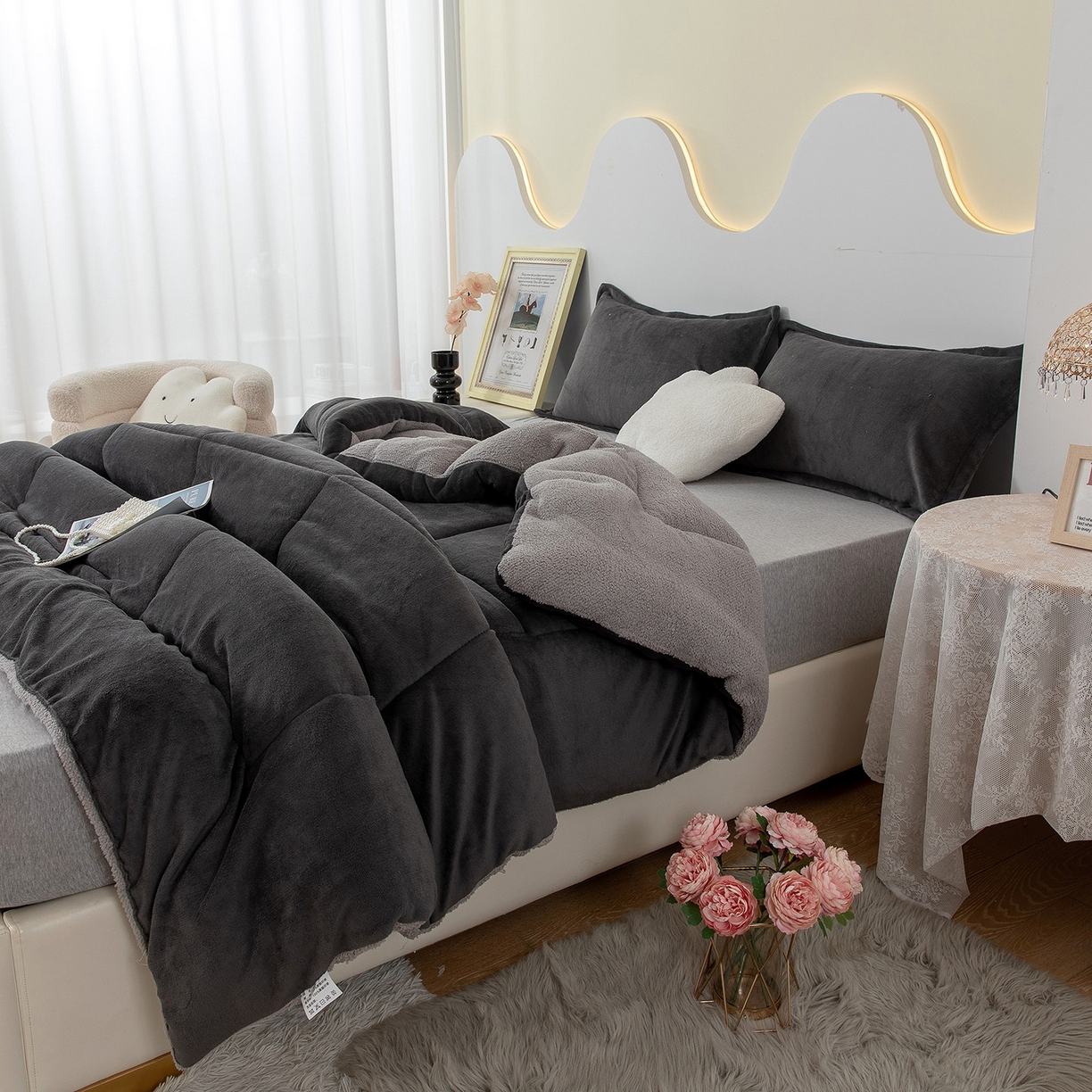 91家纺网 家纺一手货源 找家纺 悦织湾家纺 2025暖绒冬季被子A面雪花绒牛奶绒塔芙绒B面羊羔绒加厚速暖2025新款跨境出口外贸电商热销款可定做 牛奶绒被子灰