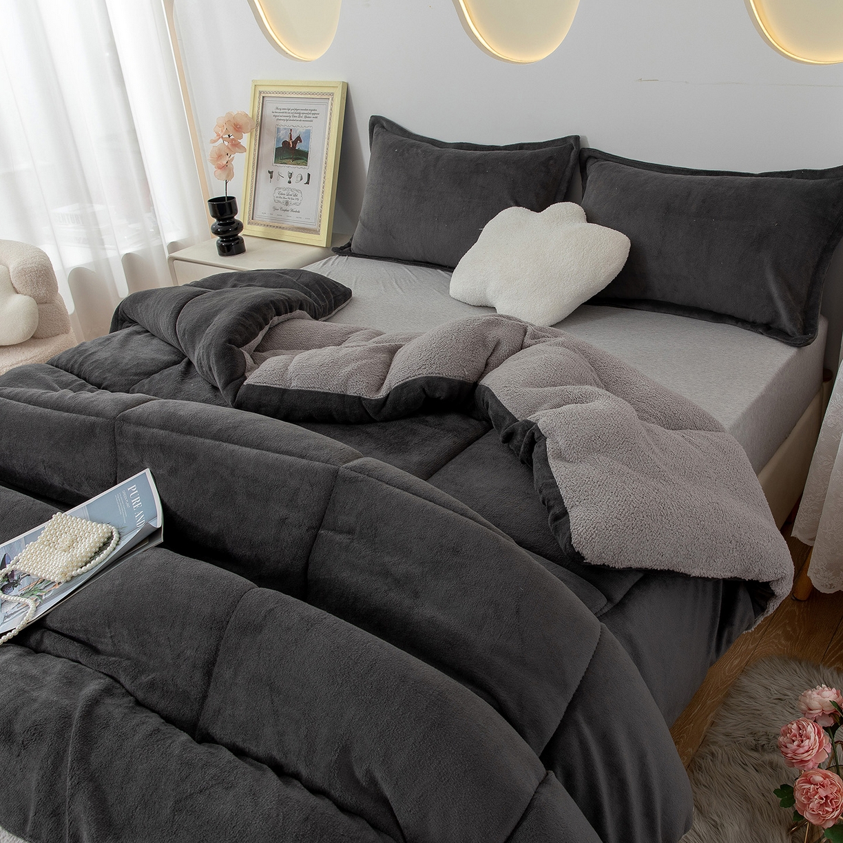 91家纺网 家纺一手货源 找家纺 悦织湾家纺 2025暖绒冬季被子A面雪花绒牛奶绒塔芙绒B面羊羔绒加厚速暖2025新款跨境出口外贸电商热销款可定做 牛奶绒被子灰